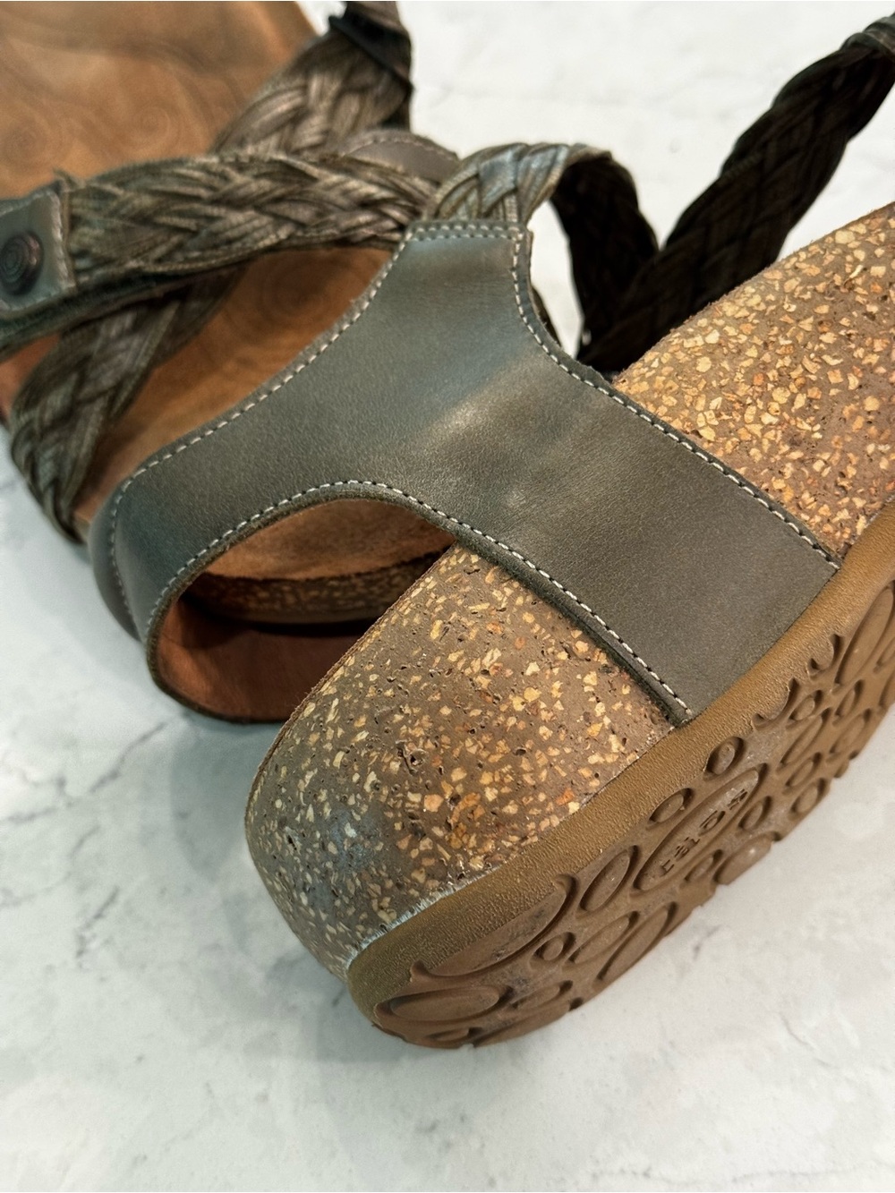 TAOS TRULIE Double-U strap sandal. Size 8.5. Retail $175. Perfect condition. - Picture 4 of 8